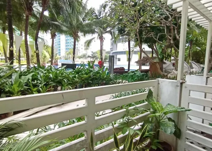 Aparthotel Azure Front View